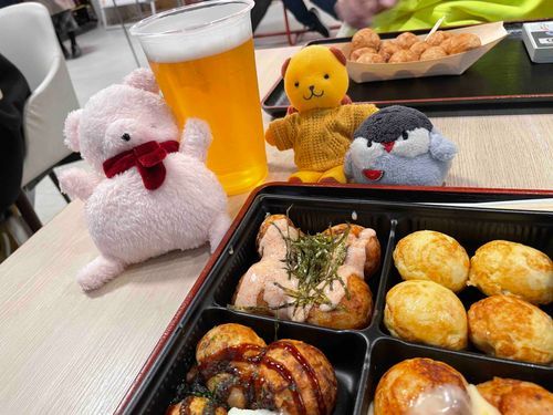 お正月休みにたこ焼きを食べた時の写真だよ。ご主人は明石焼きが好きなんだ
