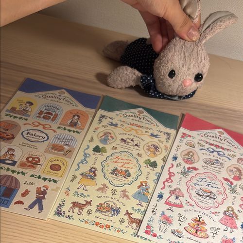 100円ショップにあるシール西洋の感じ可愛すぎりんよねぇ！！🐰
