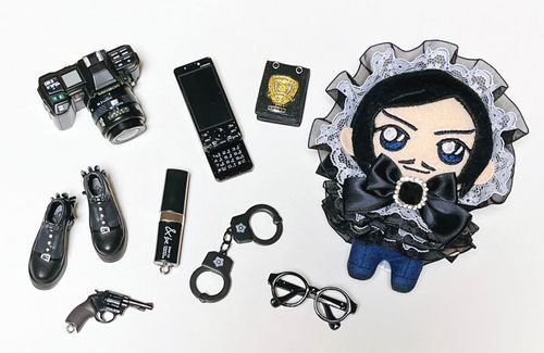 わたしの持ち物を紹介します
いまだにガラケーを愛用