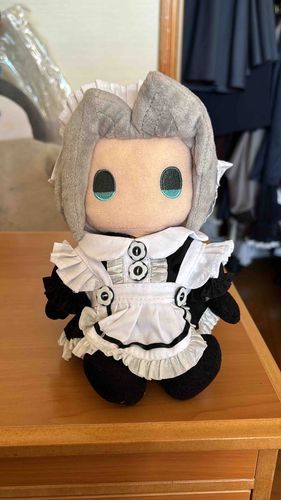 （ここはどこだ？　
なぜオレはこんなかっこうをしている？
アンジールににたこえが　きこえたきかましたんだが…）