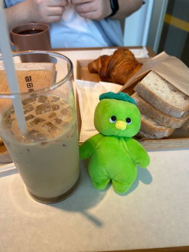ここがカフェってやつなのね・・・