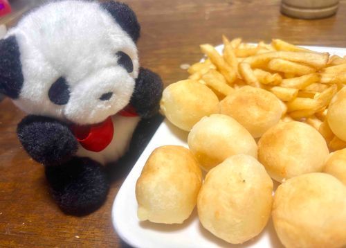 チーズボールを つくりました😋
ぼくも コロコロ おてつだい したよ！