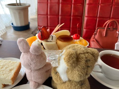 名古屋の人気カフェボンボン
サービスのパンが甘くてびっくり！（食パンだと思った）
名古屋の喫茶文化とっても素敵♪