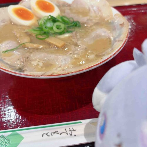 にゃすはラーメンじゃなくて ハンバーガー🍔