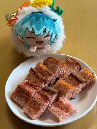 昨日のおやつで食べた文明堂のカステラ(桜味)✨️
直営店で購入したから、B級品みたいな見た目だけど味はしっかりしてます😊
桜味大好きだから、即買いしたけど美味しかったです🥰