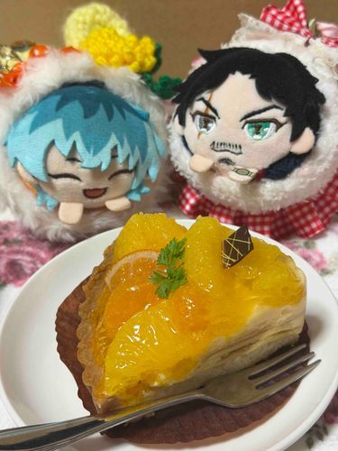昨日食べたみかんのケーキ🍊✨️
みかんだけじゃなくて、伊予柑とか色々入ってたけど名前忘れた😅