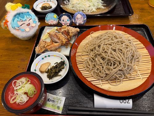 あと松本名物の山賊焼きと十割そば✨️
実は山賊焼き初めて食べたけど、美味しかったです🥰
あまり腹が減っていなかったけど、このセットで丁度いいぐらいでした😅
（夜中出発だったから、エナドリ飲んだせいで腹が減らないって言う）