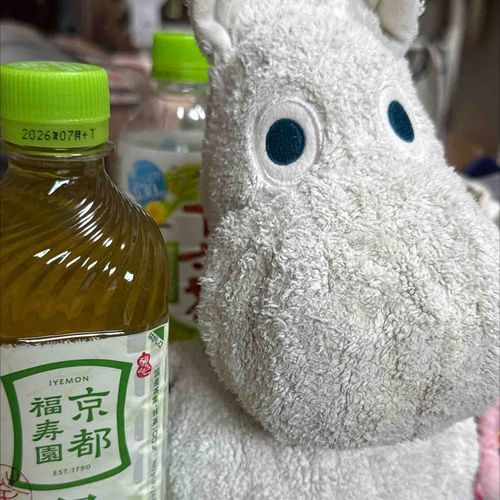 我が家のアイドルぬい【ムーくん】がメインに投稿します
前のアカウントに入れなくなってしまった為、あらたに作りました

ムーくんとぬい主［さぁちゃん］との日常やムーくんと仲間たちの日常を、
ムーくんがムームー言いながら投稿していきます

いいね👍もフォローも大歓迎です❕
ムーくんがムームー言いながら喜びます❕

ムーくんのProfile:2020.04.24.さぁちゃんのお家に🏠やって来たほあほあムーミンのＭサイズです…来た頃は発光する程純白だったけど、今はグレージュ（さぁちゃん談）になりました
