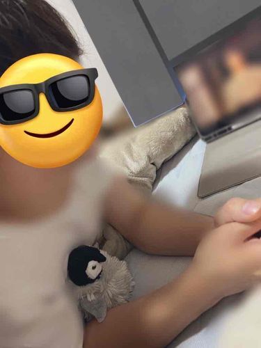 いつもﾑﾝｸといがみ合ってる同居人が腕の中にﾑﾝｸ入れて一緒にテレビ見てた