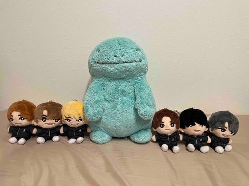 SixTONESのみんながお家にやってきたぬよ！みんなと一緒におててを繋いでお写真とったぬよ！ぬおちゃんもおててに磁石を入れようかぬ？これからよろしくだぬ〜‼︎