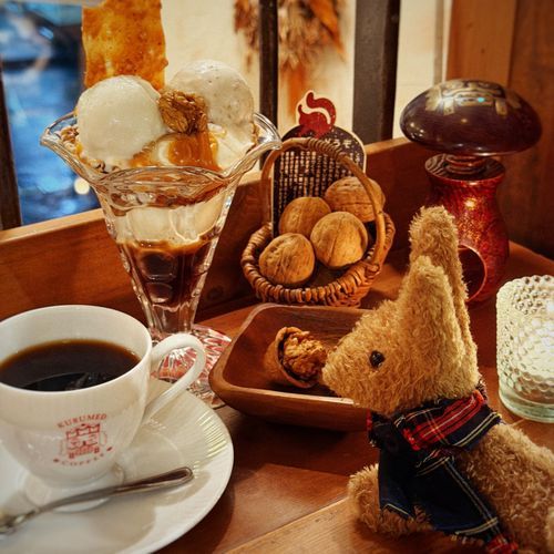 久々の夜のご褒美。ぼくにも胡桃をひとつ