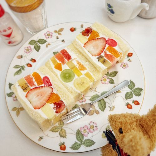 いくつのくだものが入っているのだろう…。食べ切ってしまうのが、もったいないくらいだね