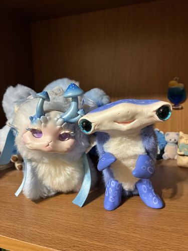 ラムネとカスタード　おへや
つめたいかぜでるきかい
つけてもらった
とても　すずしい　
くりーむそーだ　あそびにおいで

クーラーつけてもらったの！
いいねぇ、アイスもっていくよ🍨


