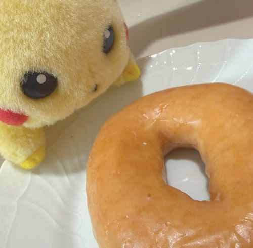 ﾌﾟｰ

はじめて クリスピークリームドーナツたべたでち👍🏻
これは なんのやつか忘れちゃったんでちが、冷やして食べたらサクフワで美味しかったでち🤤
チンした方が美味しいみたいでちが、冷やすのもありでちた😏