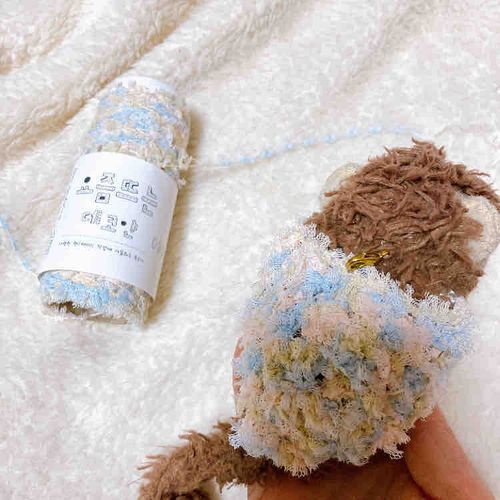 手芸店で見つけたデコヤーン🧵
編みづらいけどフワフワして可愛い♡
シュシュでも編んで、あんことお揃いにしようかな☺️