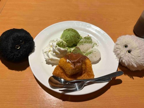 おでけけの　さいごは　ふあふああいすで　しめだぞ　たべてばっかりだったな〜