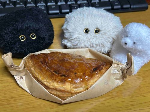 かびぬしが　あぽーぺぇを　かってきたのぞ　あぽーぺぇは　おいしいので　きょう　これから　たべてしまうんだぞ！