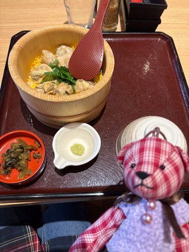 主のゆゆさんと、おひつご飯を食べに行ってきましたぞー牡蠣が美味しそうでしたな。