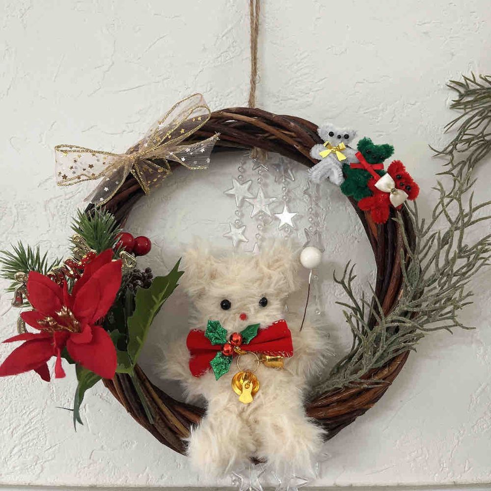 モールベアのついたクリスマスリースを作りました！旦那さんとお義母さんも参加してくれたよ！
1枚目オーナー、2枚目オーナー旦那、3枚目オーナーのお義母さん作だよ！