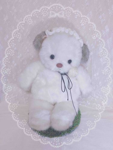 最近はレトロぬいにハマってるよ〜〜
なかなか出会えないぬいさんだからご縁を感じちゃう。
この子は赤ちゃんくらい？の大きさおっきいお犬ちゃん。お顔かわいいね。
早速小物でおめかししたよ。
西松屋行ってお洋服見てみたいな〜〜着れるのあるかも！または自作するか〜〜〜？