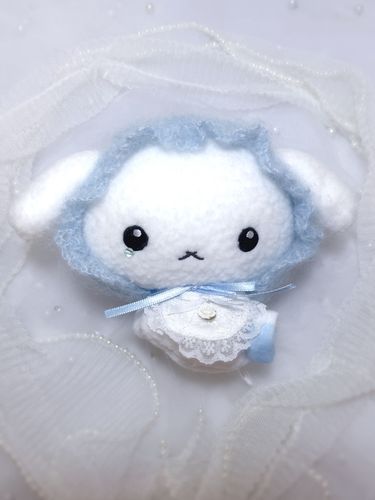ぶるぶるどっくちゃんをお迎えしました。赤ちゃんみたいにしたくて、ボンネットを爆速で編んでました🧶

どんなぬいでもピッタリの帽子を編めるようになってきた😂