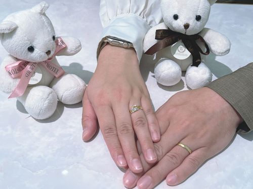 結婚指輪、婚約指輪のサイズお直ししてもらったよ〜結婚してから来年だ10年…やっと指輪ができる😂
婚約の思い出のくまさんと一緒に！
担当さんがお写真撮ってくれたの。