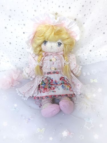 お人形さんのアフターです！
おめめは刺繍して、髪やお靴、ハーフボンネは手作りしました。
お洋服は、お家に眠っていた、お店で買ったお洋服です。

チルチルちゃんってお名前をつけました。これから、いろんなところにお出かけしようね✨
第二の人生だね…！