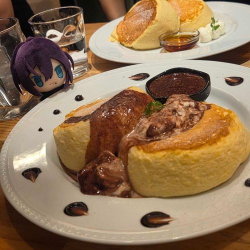 ふわふわパンケーキ。
チョコソース、ビターで美味しかったですぅ。