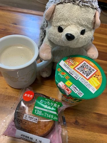 ほんとにむっちりした食感のタルトだった!!!にんげん、ダイエット中？って言ってた気がするけど、じゃがりこ箱買いしてるひとがいうセリフじゃないなってぼんぼ思うんだ！もっと買ってきて！