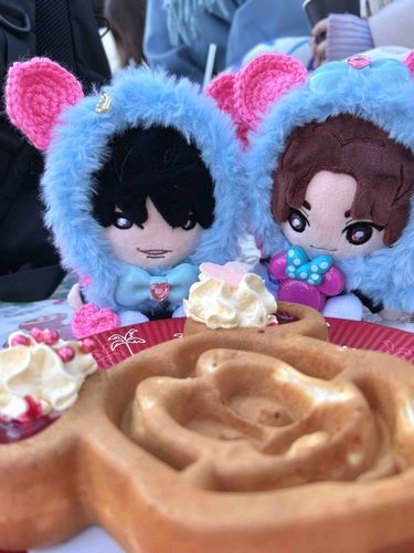 このいえにきてはじめてのごはん。

ミッキーワッフルに興味津々🧇🍓


・
🖤「京本食べなよ。」

