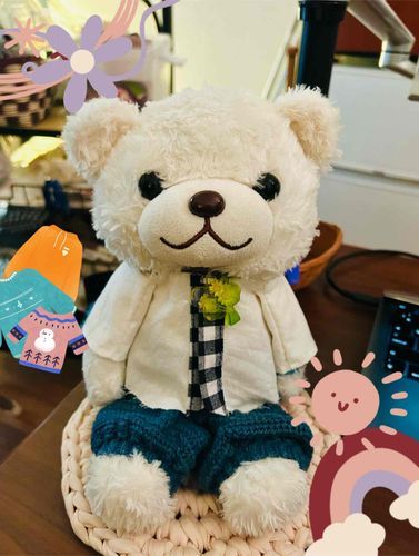 やぬしが　つくりかけいっぱい　きせてくりる　ので　できあがりが　ワクワク　ふふ
もう　おきにいり　だもん　ぬがないもん　でも　やぬしが　こまちゃう　ので　ぬぎぬぎ　したげる　ふんふん

これから　ボタン　と　バイアステープ？　てやつ　つけるんだって
