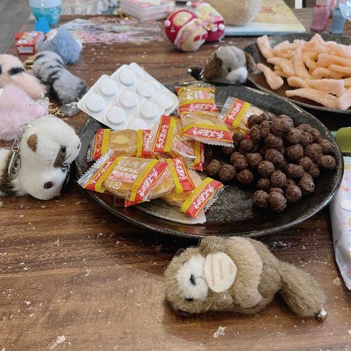 お菓子狙っちゃおうかな