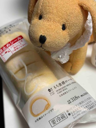 あら、コンビニスイーツですね🍰
せっかくですし…もぐ…クリームが…もぐ…なかなか…