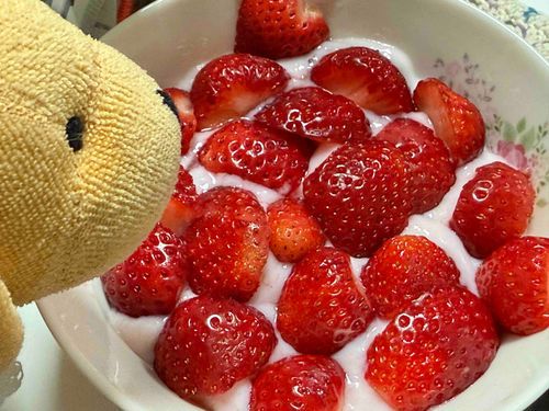 こんなにたくさんのいちごを、フルーチェに❣️ これはもう、いちごのフルーチェ添えですよ💕