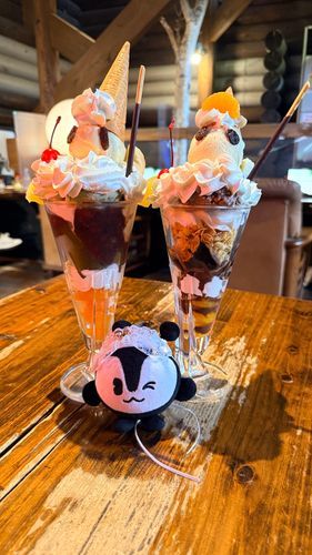 大きいパフェだみ〜ん