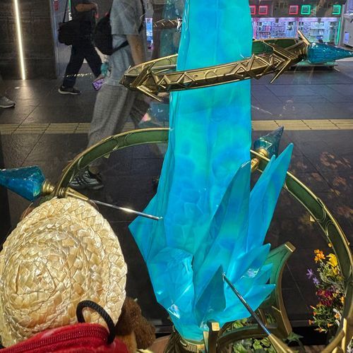 昨日えおるぜあからまた違うところにも行った。この青いのになんかするとここに飛んでこれるって主が言うんだが本当か？？たぬんには難しそうだ。