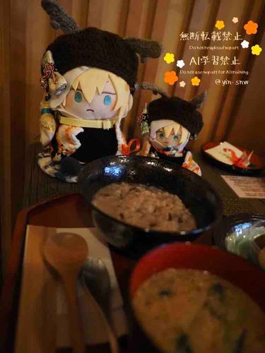 大『きょうの、おぼうし、しかさんっ！』

ゆび『奈良に来たから今日は鹿さんだな。
正倉院展を見に来たんだ』

大『これ、おひる、ごはんっ！おいしっ！』

ゆび『小豆粥と具だくさんの味噌汁だ。
でざあとの抹茶ぜりぃも美味いんだ』