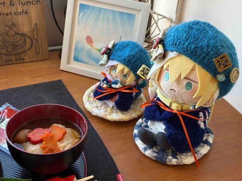 大『おいわいの、おぞうにっ！』

ゆび『赤味噌の雑煮らしい。食べるのは初めてだな』

大『あかい、おみその、おぞうに、たのしみっ！』