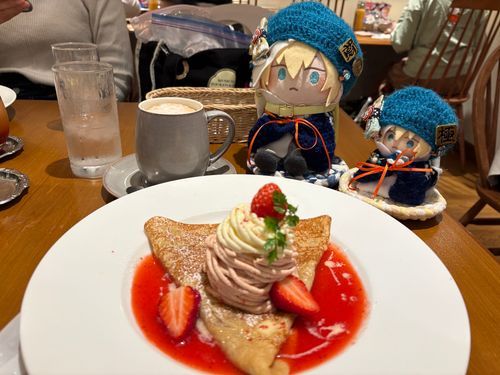 大『いちごっ！いちごっ！』

ゆび『いちごのもんぶらんとくれぇぷだな。これは美味そうだ』

大『おいしっ！これ、ぜったい、おいしっ！』

ゆび『あるじ、早く食べるぞ』

大『たべるっ！はやく、たべるっ！はやくっ！はやくっ！』