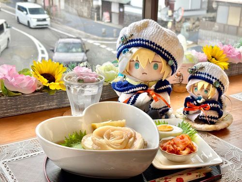 大『ももの、れーめんっ！おいしっ！おいしっ！』

ゆび『ここのはいつも美味いな』

大『ちょと、からいっ！でも、おいしっ！』