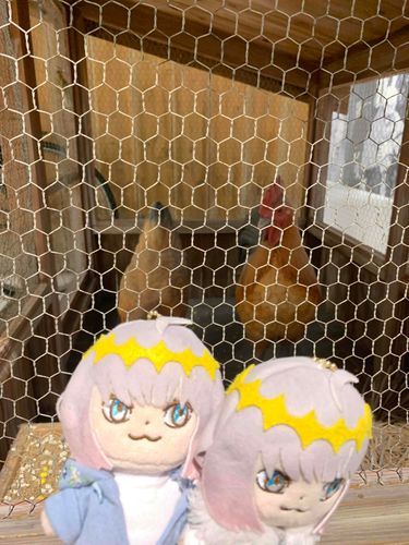 うしろからとても見られている…。
ちょっとだけ、ほんのちょっとだけこわいかも…。
ふくはなんでへっちゃらなんだい？
