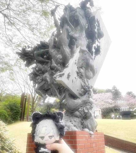 すごい彫刻だね、くぐぬ……