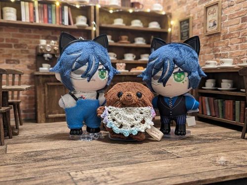 🟤黒糖わらび
「あたち、あたらしい　スタイ　つくってもらったの♡」

「ボスキたちと　きねん　さつえいよ♡」

※背景のみAIで加工処理しています。