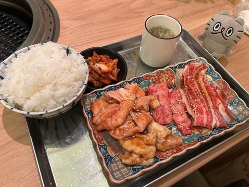 〻ʘᴥʘ〻 焼肉ランチ〜。これで1480円は満足度高し！