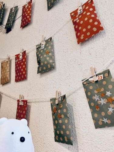 ボスがもうお年玉を部屋干ししてました。
クリスマスもまだなのに、人間はなぜそんなにも生き急ぐのか。