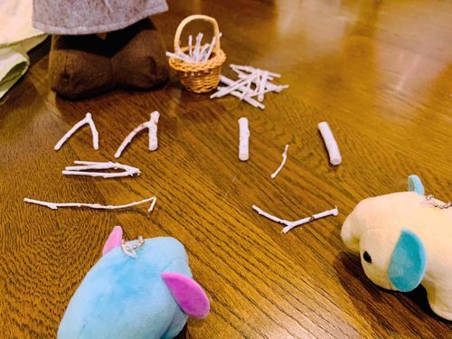 あさだに　ともだち
つくってあげた
なまえは
あべひろこ

ぞう