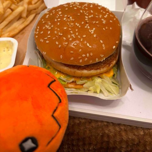 ビックマックを食べるよ〜！！