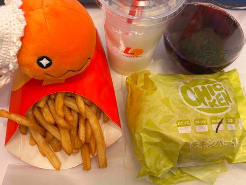 ポイント？が貯まったからパーティーなんだって🎉
トレーナーすごく楽しそう〜ぼくも食べる！