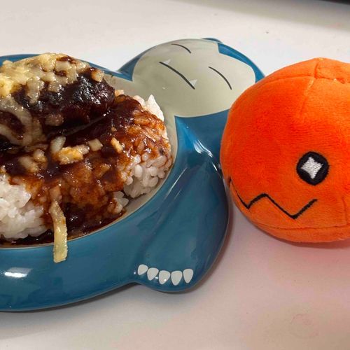 カビゴンくんが幸せそうに寝てるの…！！すご〜く美味しい匂いがするなあ🤤食べてもバレないかな？