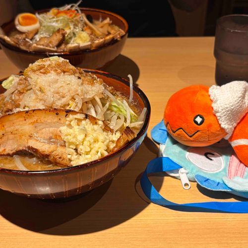 でかーー！！なの👀👀
僕も食べたかったのにものすご〜〜〜く遠いところに離されたの！！
魅力的な匂いがするの、、🤤🤤